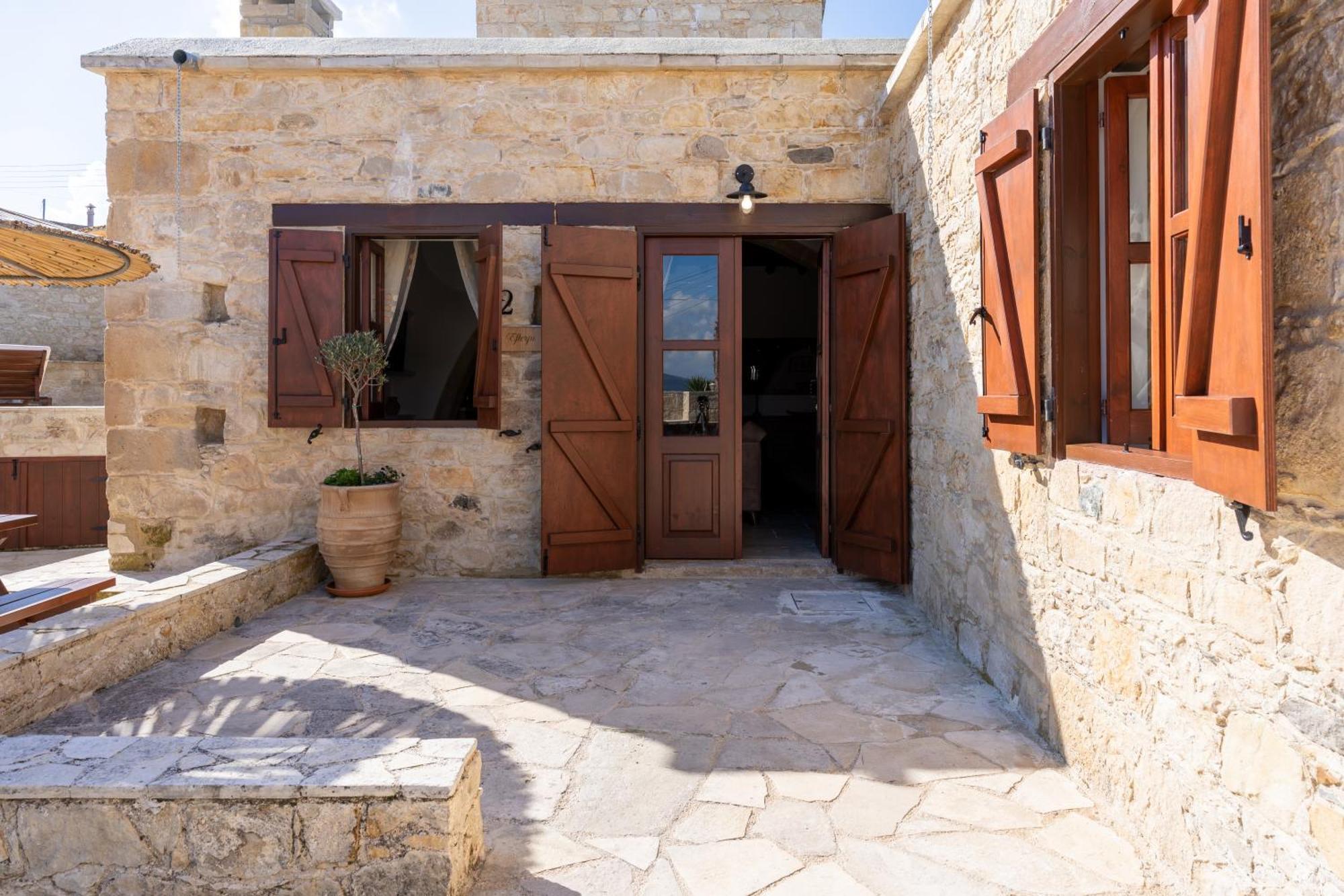 Stone Court Boutique Studios Miliou Ngoại thất bức ảnh