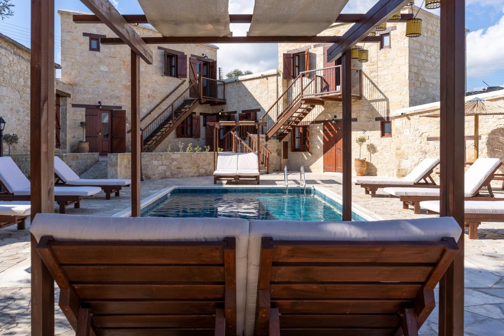 Stone Court Boutique Studios Miliou Ngoại thất bức ảnh
