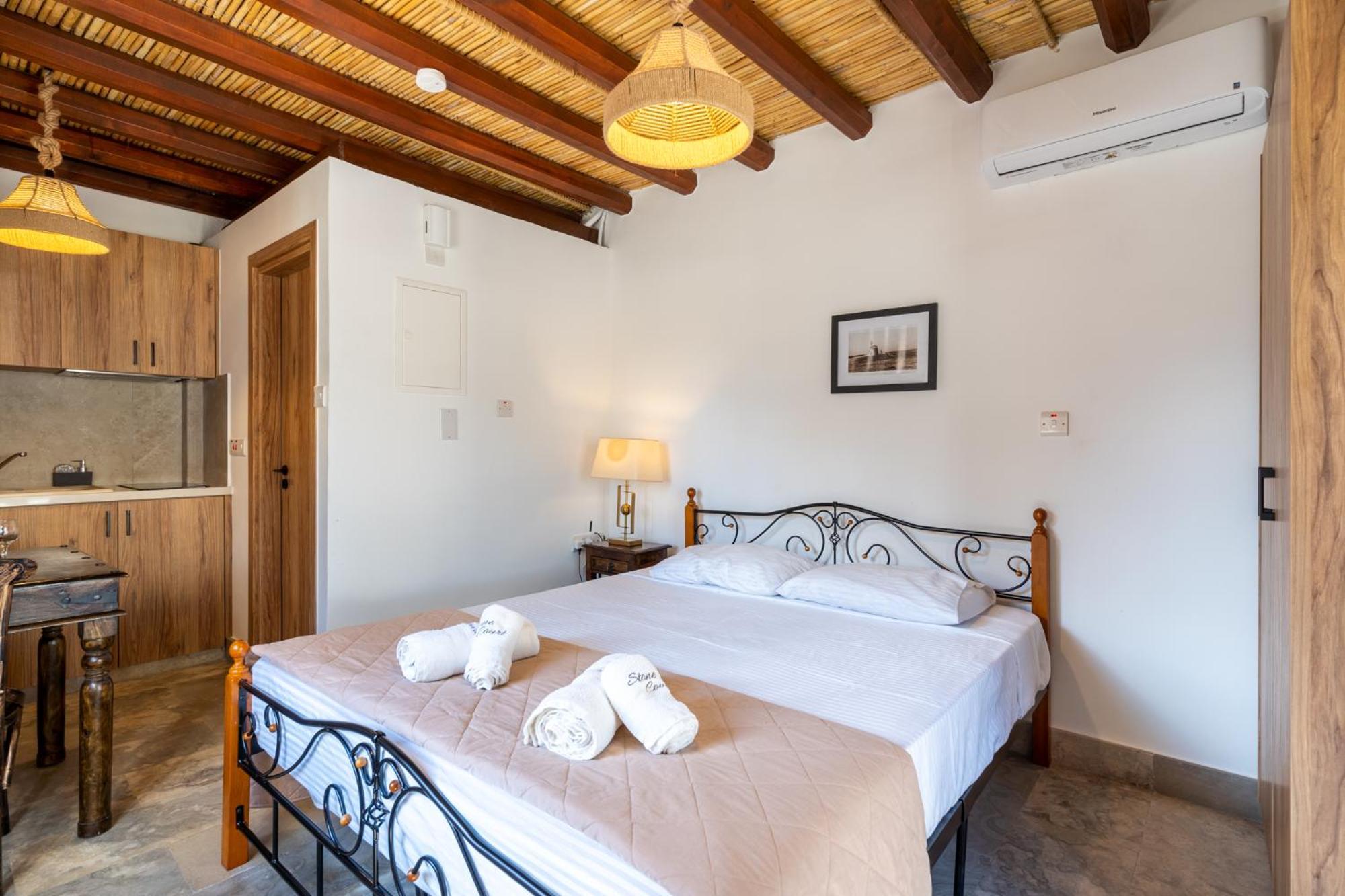 Stone Court Boutique Studios Miliou Ngoại thất bức ảnh
