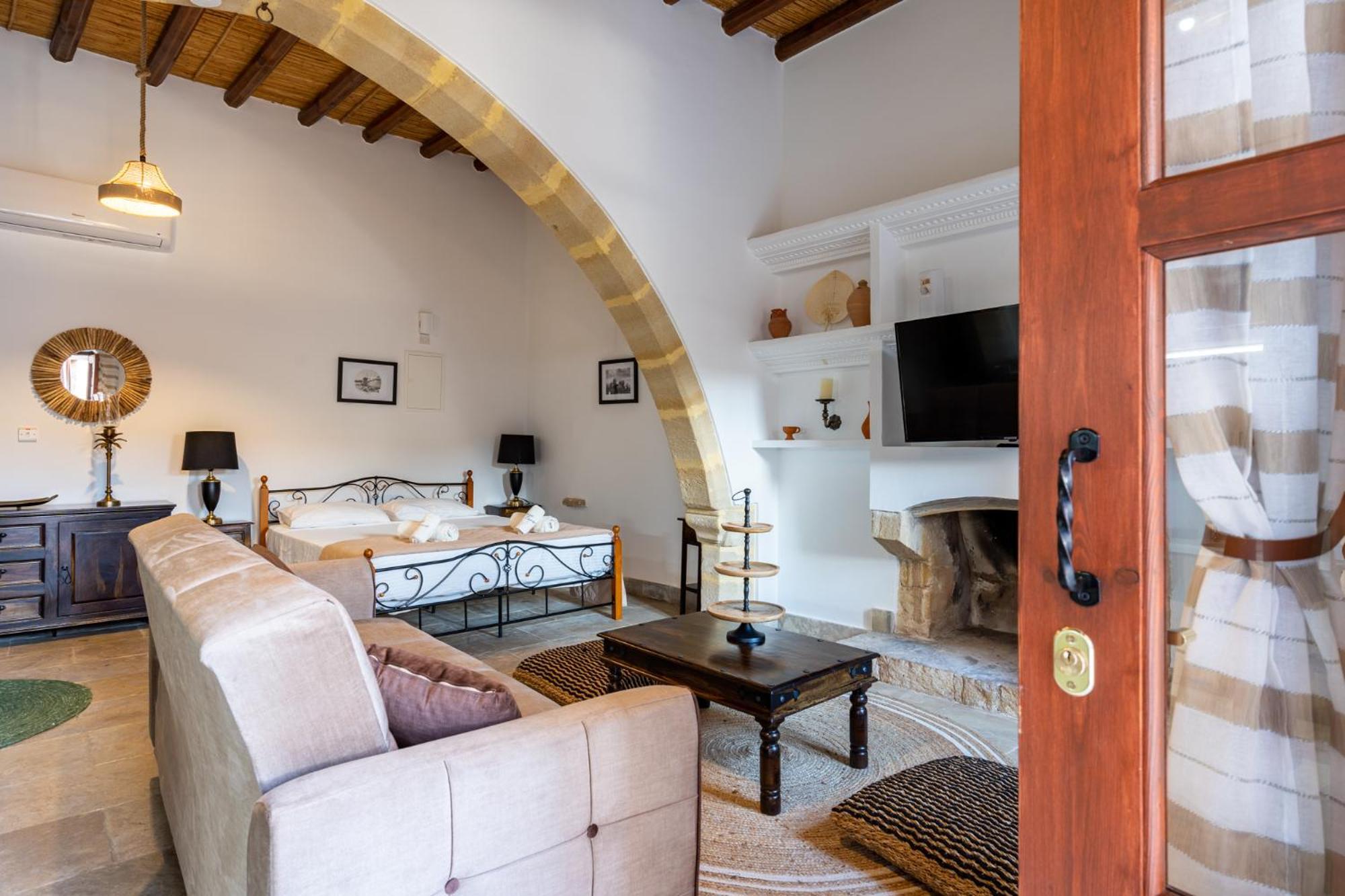 Stone Court Boutique Studios Miliou Ngoại thất bức ảnh