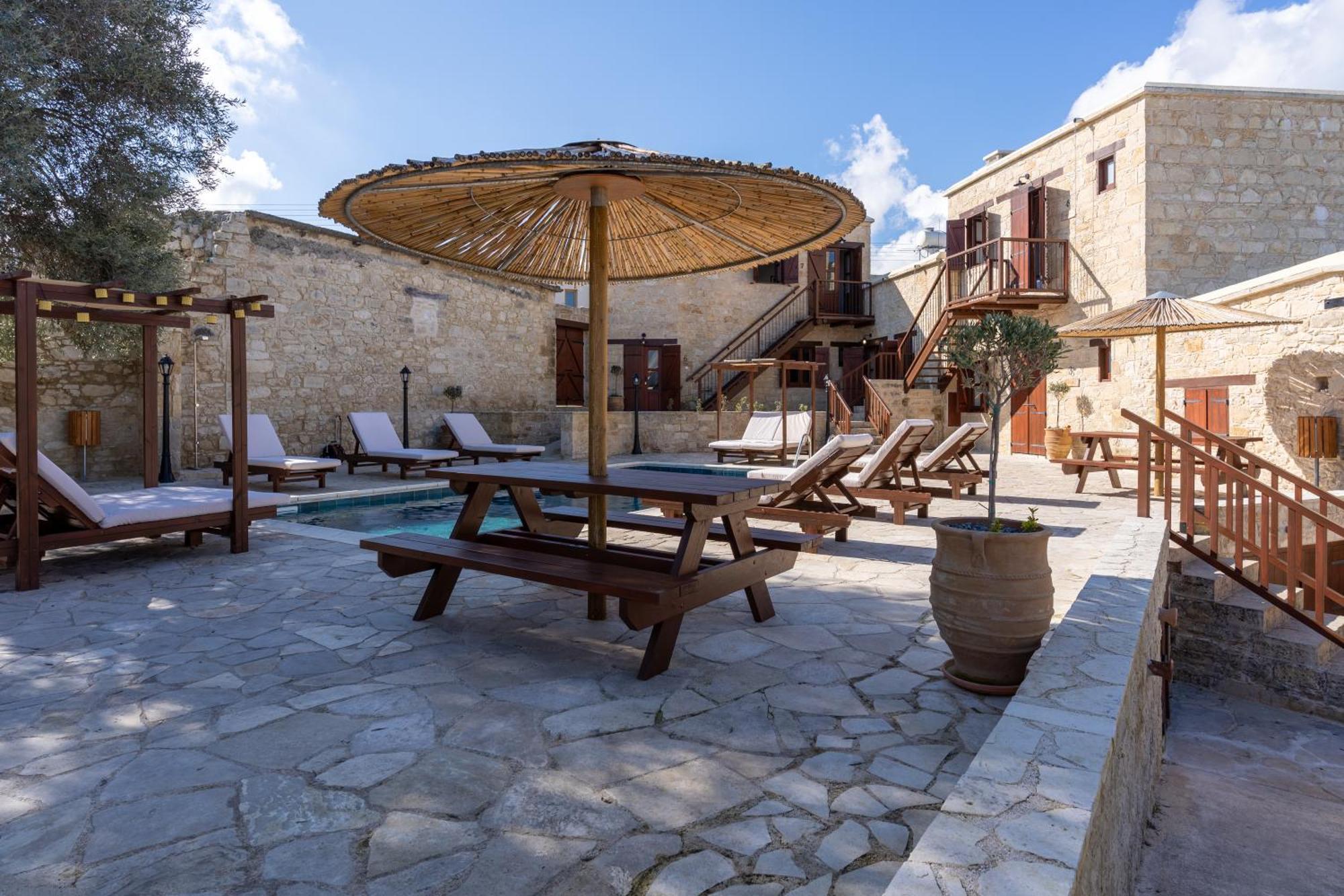 Stone Court Boutique Studios Miliou Ngoại thất bức ảnh