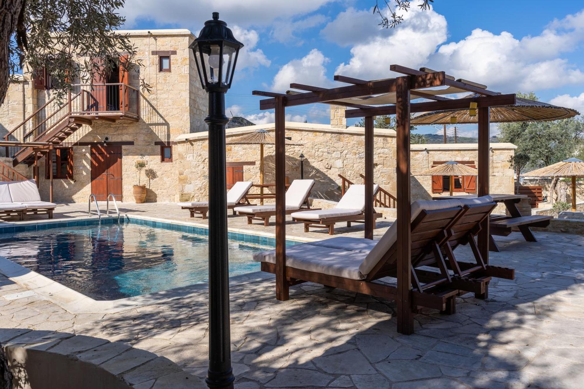 Stone Court Boutique Studios Miliou Ngoại thất bức ảnh